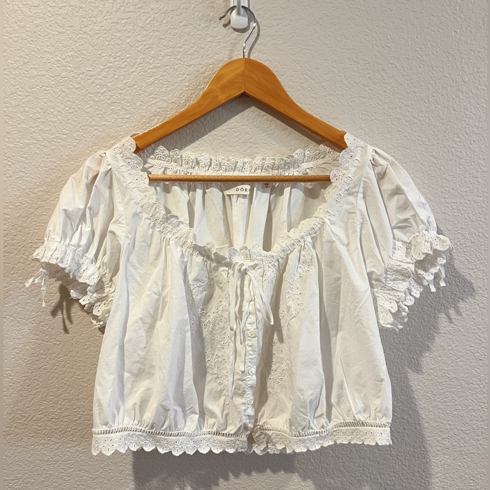 Doen White Lace Trimmed Women's Top
